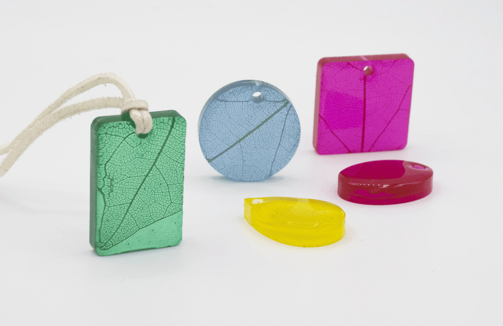 How to Make Resin Jewelry? 8 Step Complete Guide | Skillshare Blog