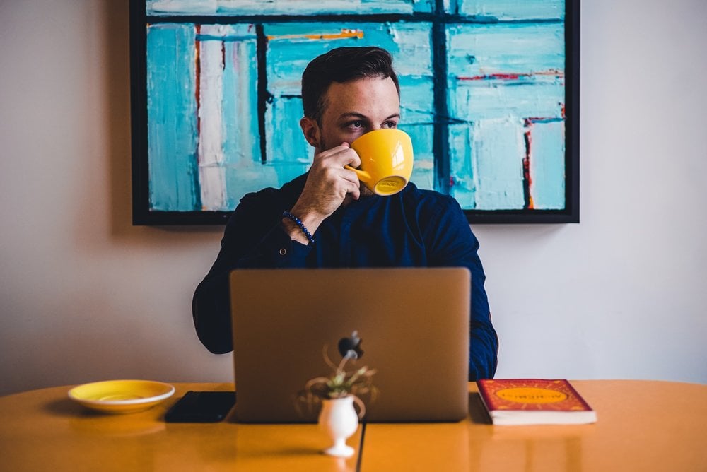 Add structure to your workday to hep you mentally differentiate between being at work and at home (i mage source )