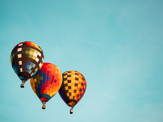 Surround yourself with people who lift you up (via Unsplash )