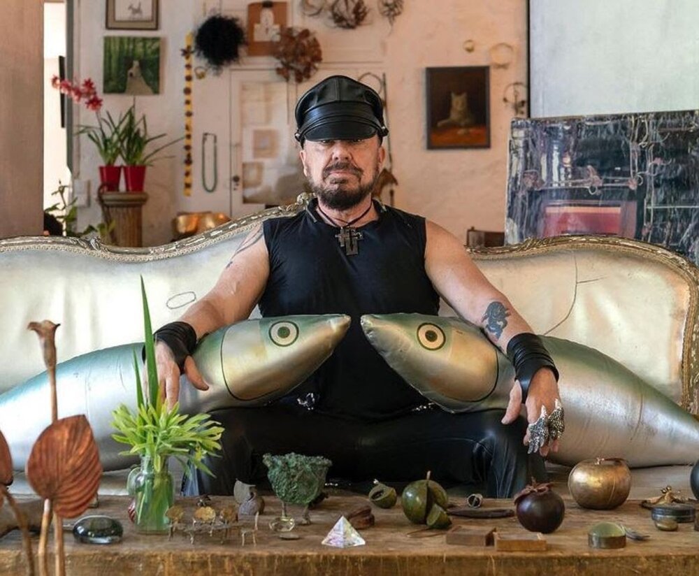 Image via Instagram @petermarinoarchitect Peter Marino in a friend’s house.