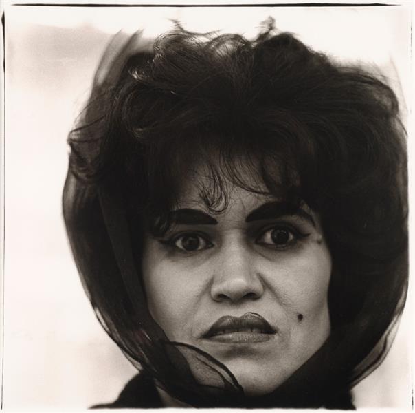 A neutral background can showcase a subject’s individuality. Puerto Rican Woman with a Beauty Mark, Diane Arbus, 1969 ( image source )
