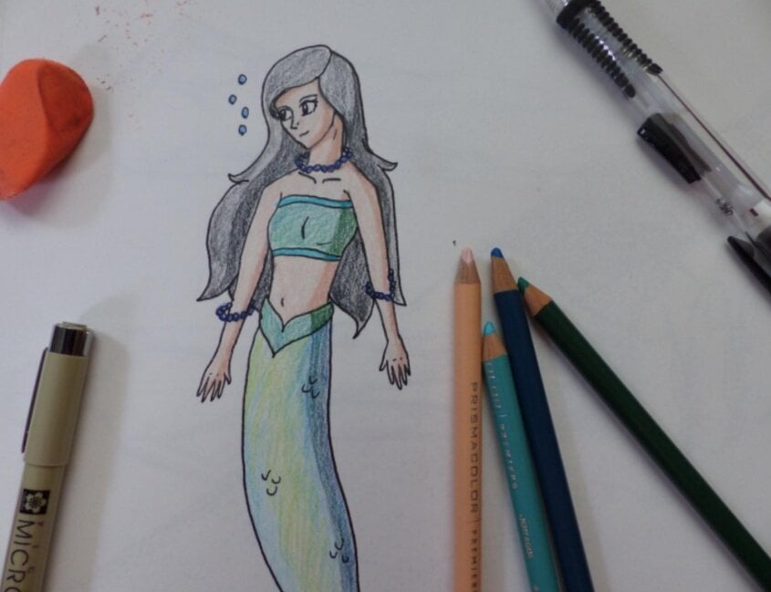Erstelle mit der Skillshare-Kursleiterin Emiline F. Cosplayer deine eigene Anime-Meerjungfrau