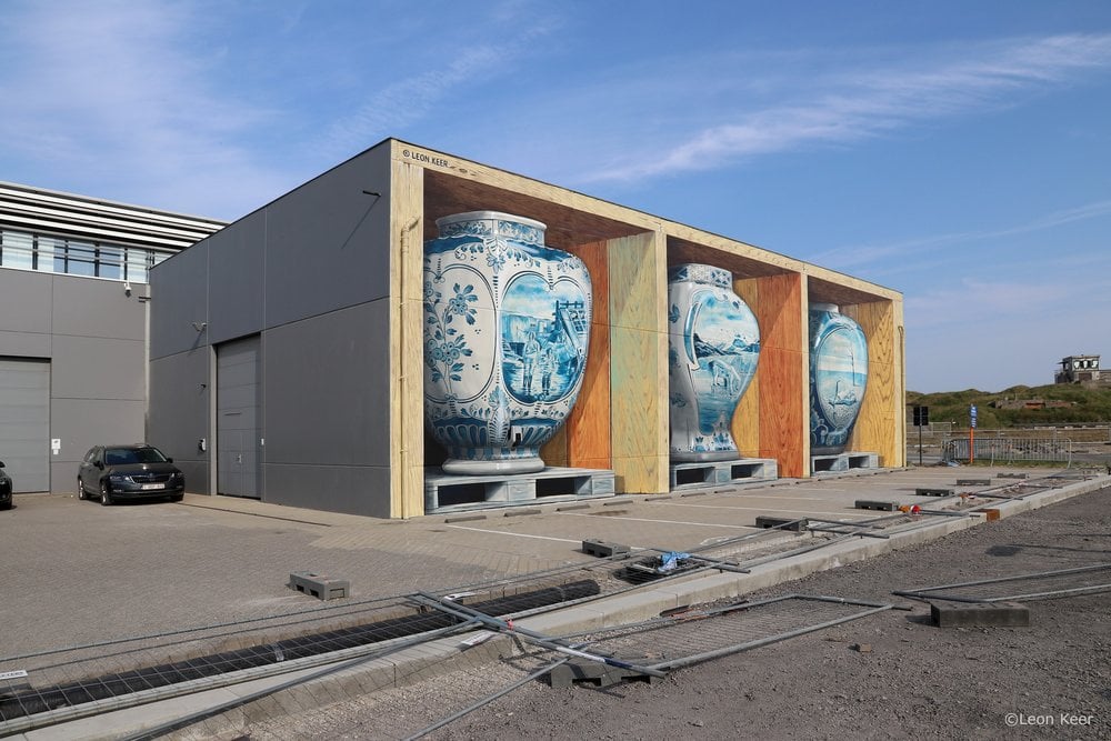 ‘Fragile’ (trompe l’oeil mural made in 2019 during The Crystal Ship festival, Oostende Belgium) © Leon Keer