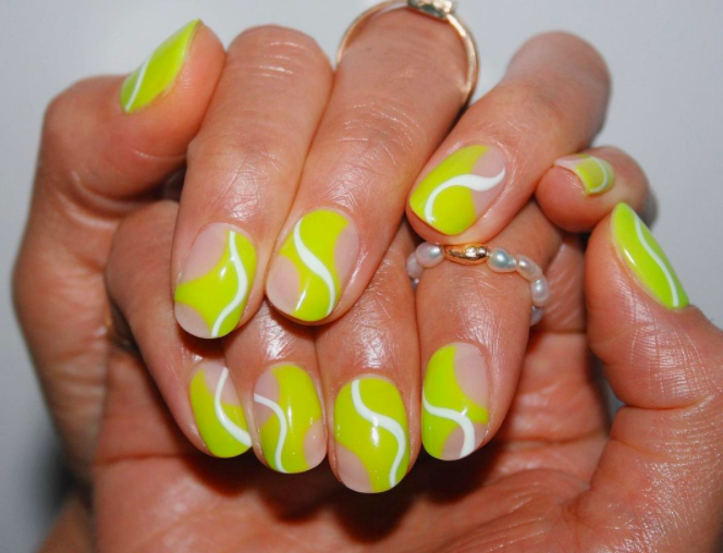 Swirly nails