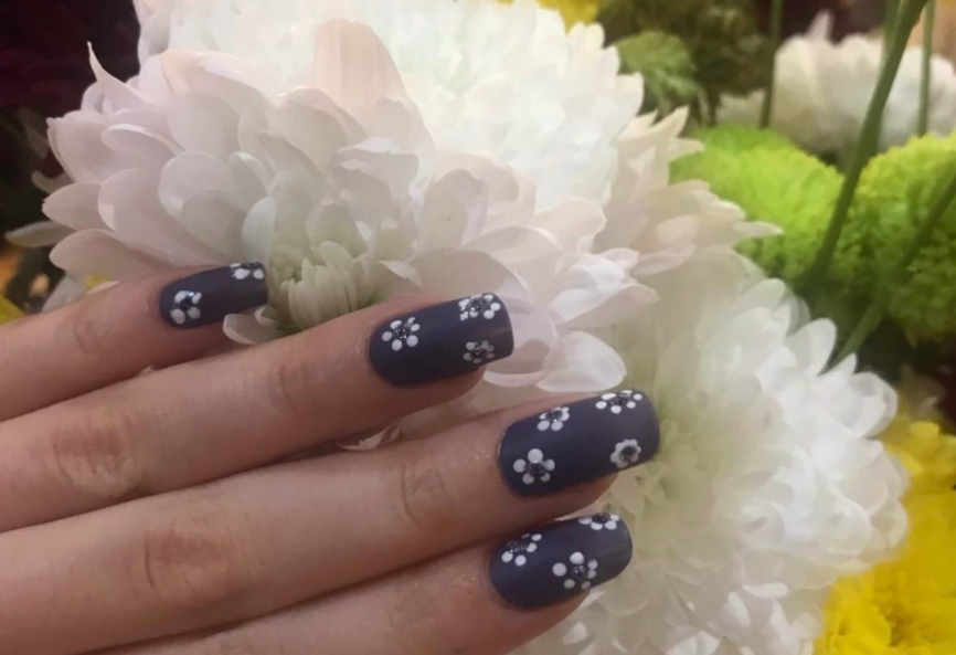 Flowered nails 