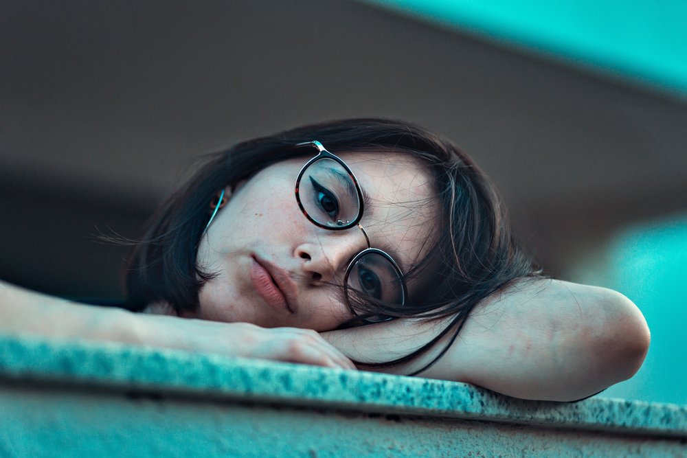 beautiful-woman-bored-brunette-1893990-min.jpg