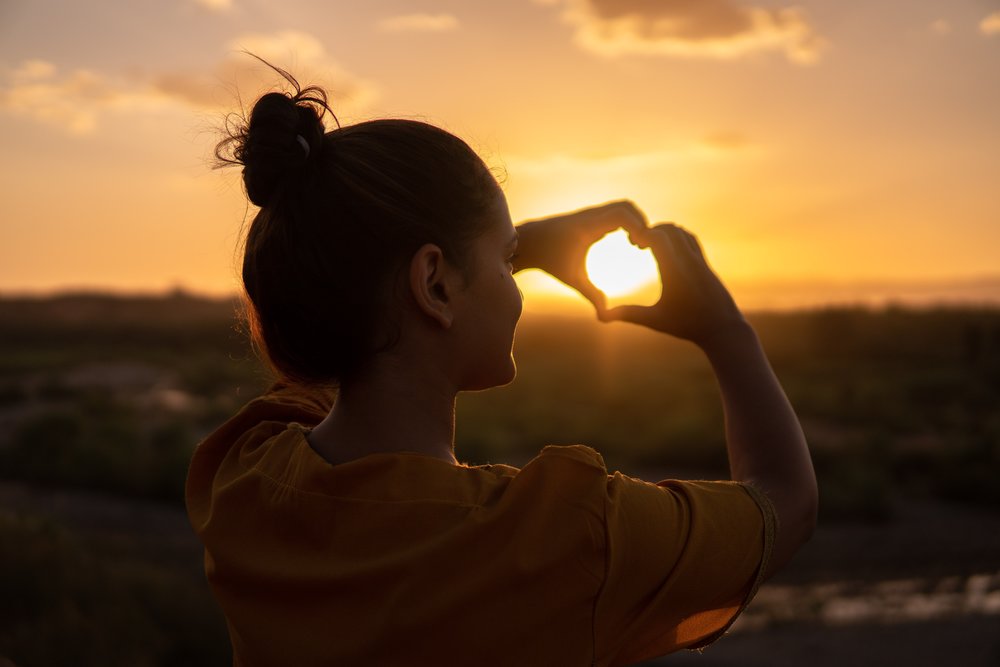 There’s a reason that photographers love shooting during the hour before sunset. The light gives photographs a beautiful, cinematic quality (image source )