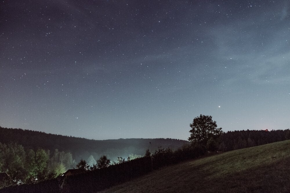 Nighttime photography in the countryside