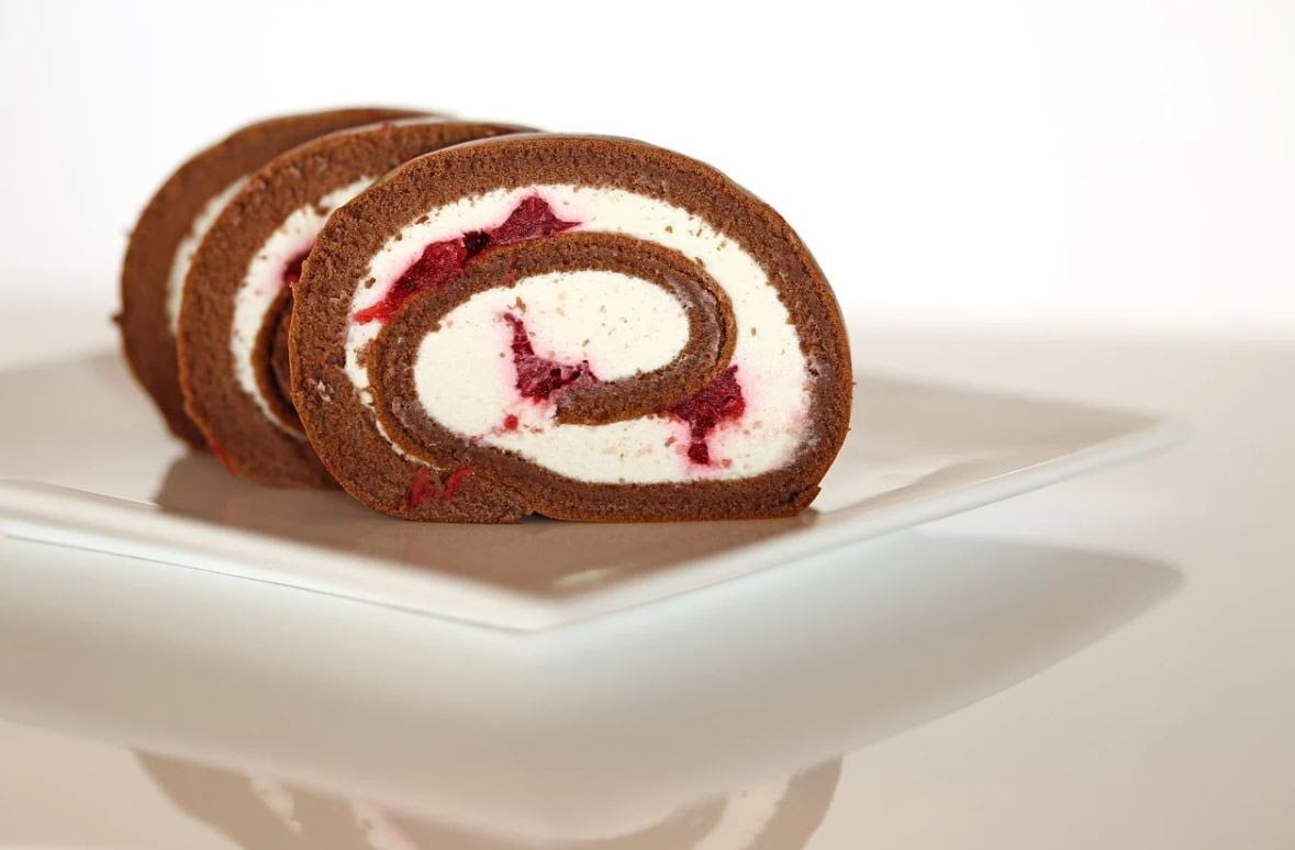 Easy Roulade Cake Guide and Recipe Skillshare Blog