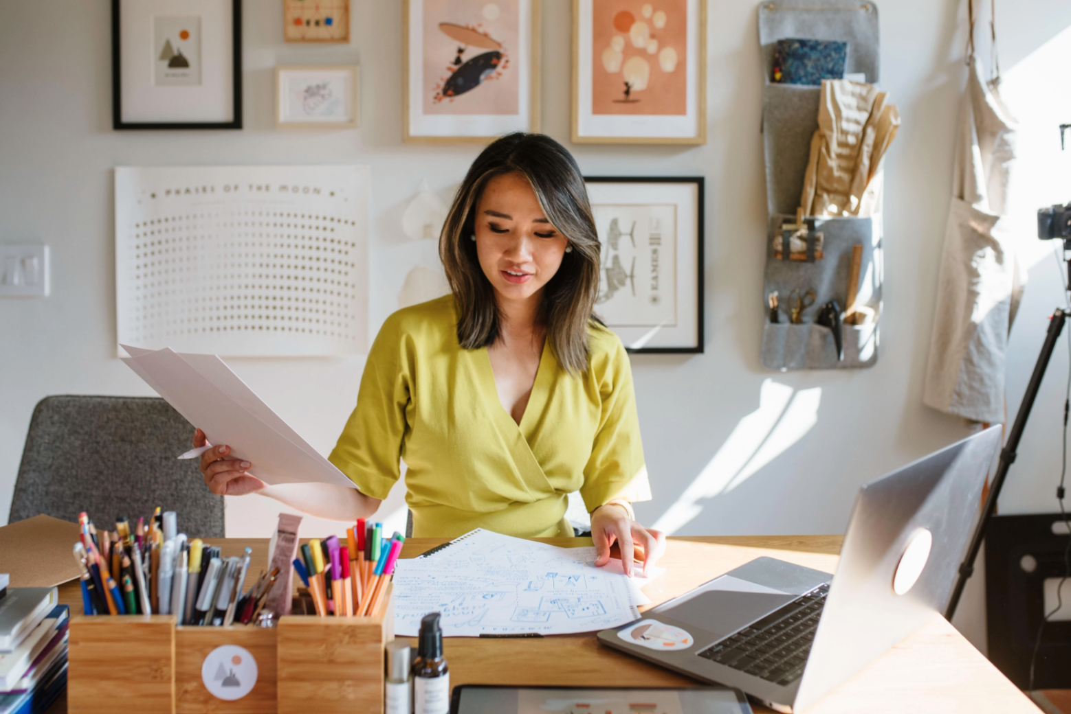 Skillshare Top Teacher Mimi Chao in her new Staff Pick class, "Make Your Creative Space: A Simple & Inspiring Guide"