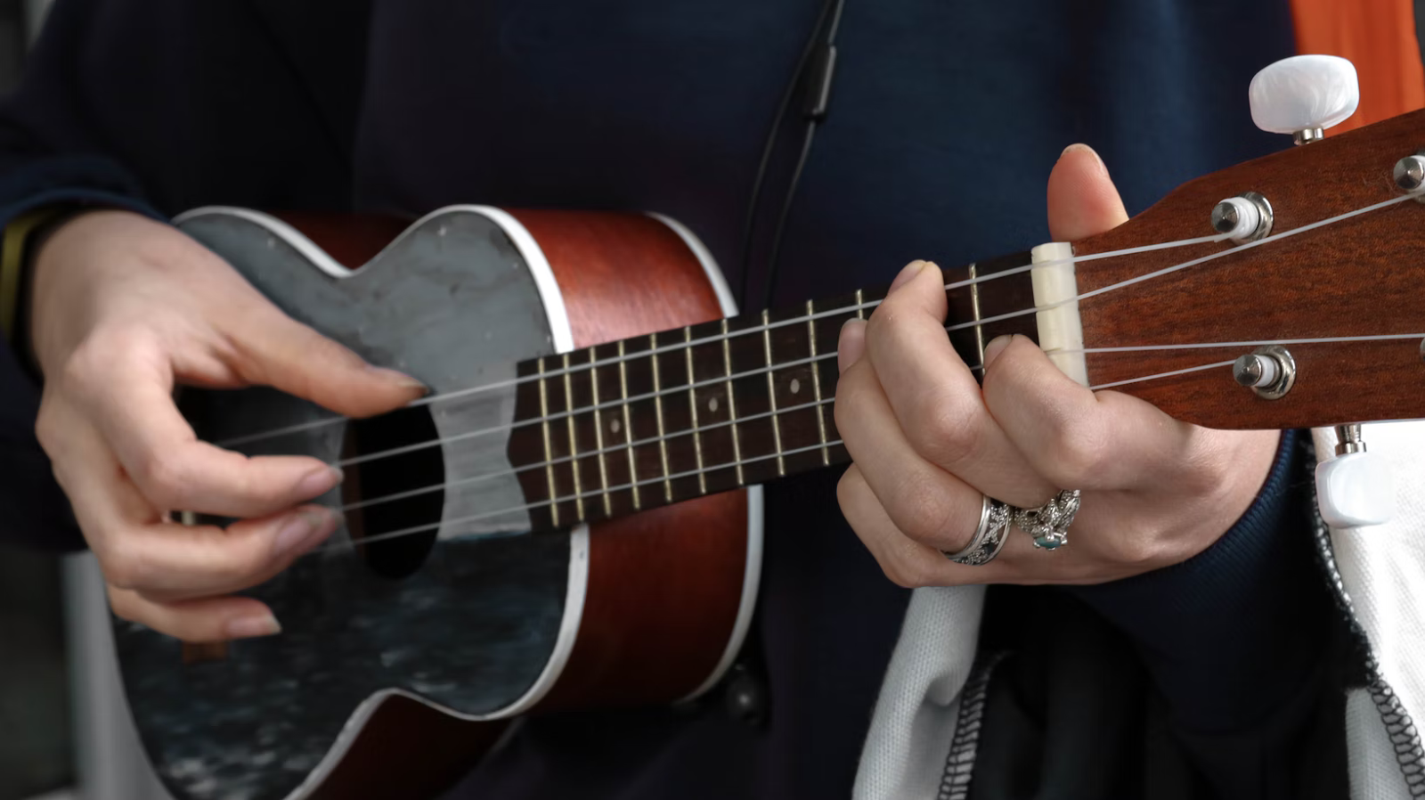 Bløde fødder Alfabet Læs The Ukulele: A Mini but Mighty String Instrument | Skillshare Blog