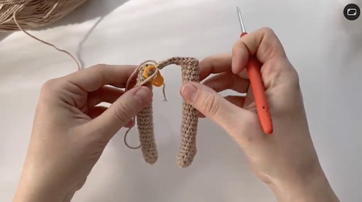 Amiguri crochet dolls legs.