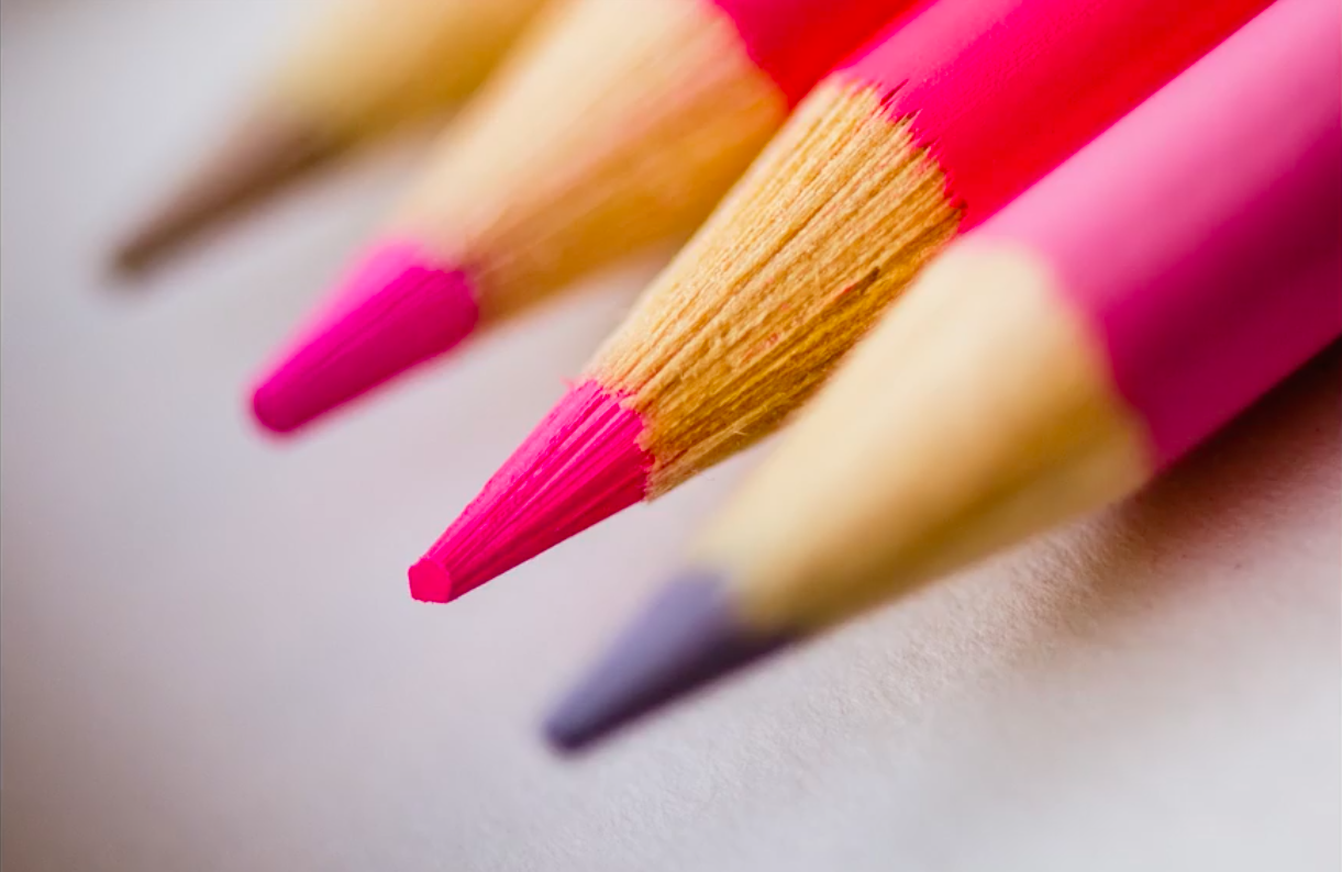 pointes de crayon de couleur rose