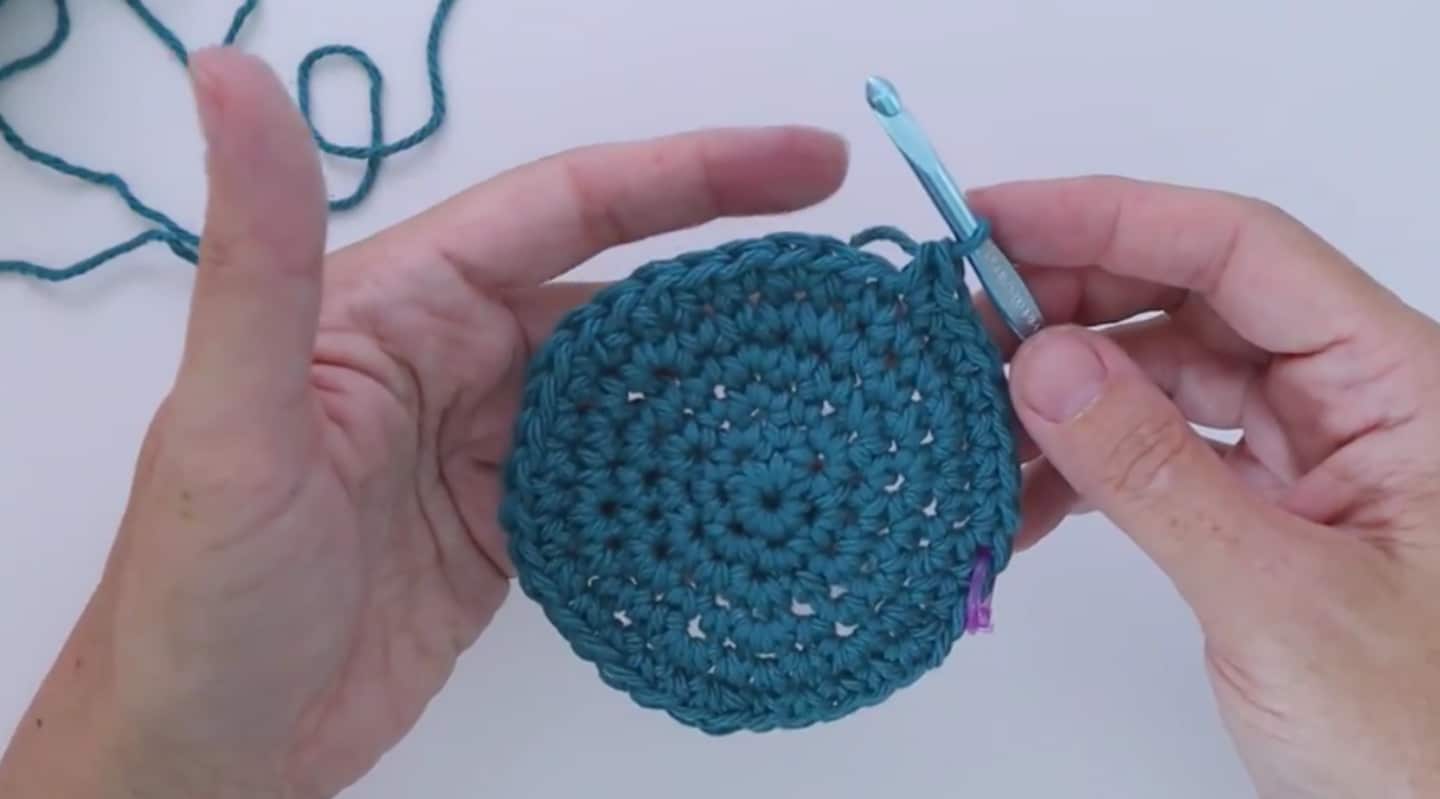 Knitting vs. Crochet Which Craft Should You Learn? Skillshare Blog